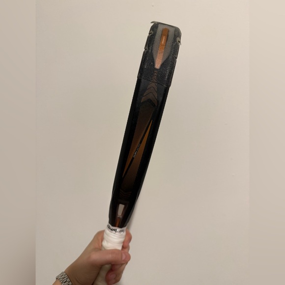 Bullpadel Vertex 04 Padel Racket - Picture 11 of 15